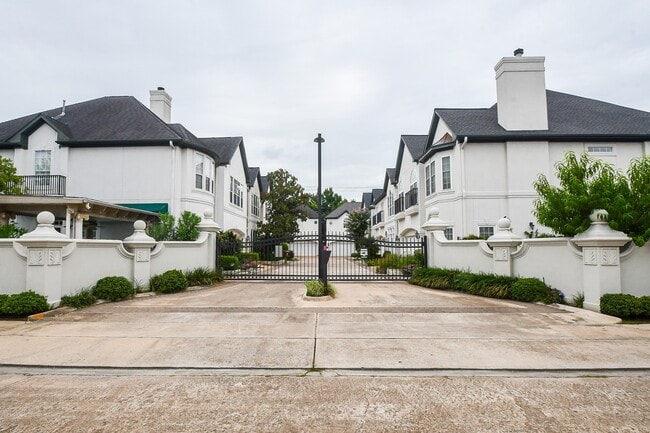 Building Photo - 2124 Nantucket Dr