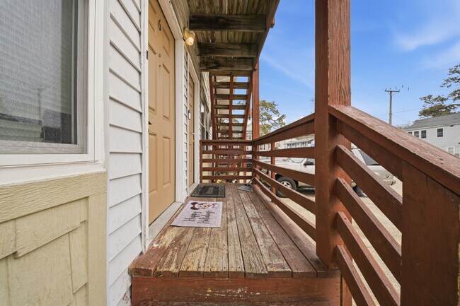 Foto del edificio - Gorgeous 2 Bedroom Remodeled Apt with Granite and Stainless!