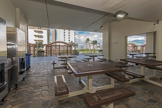 Island Colony Recreation Deck - 445 Seaside Ave