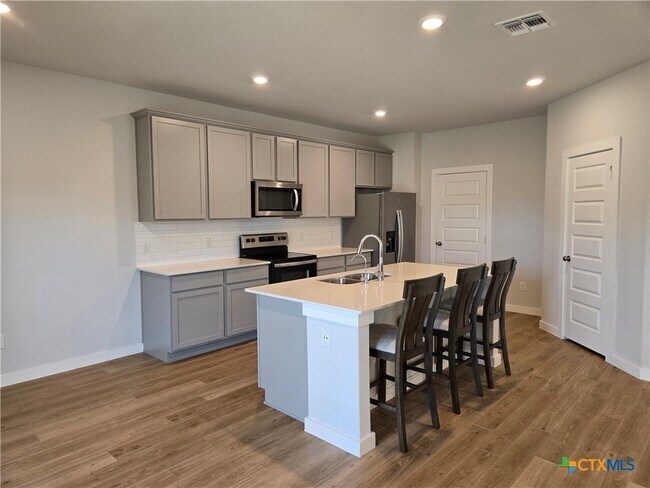 Building Photo - 2408 Ayers Dr