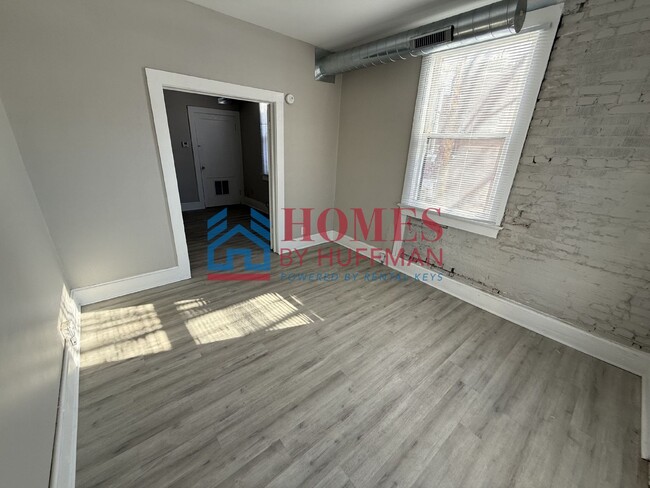 Foto del edificio - One Bedroom Upstairs Apartment | Available...