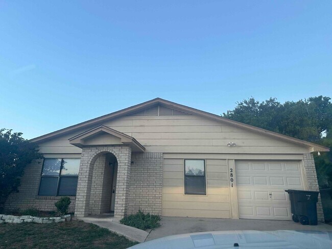 Building Photo - 2801 Traverse Dr