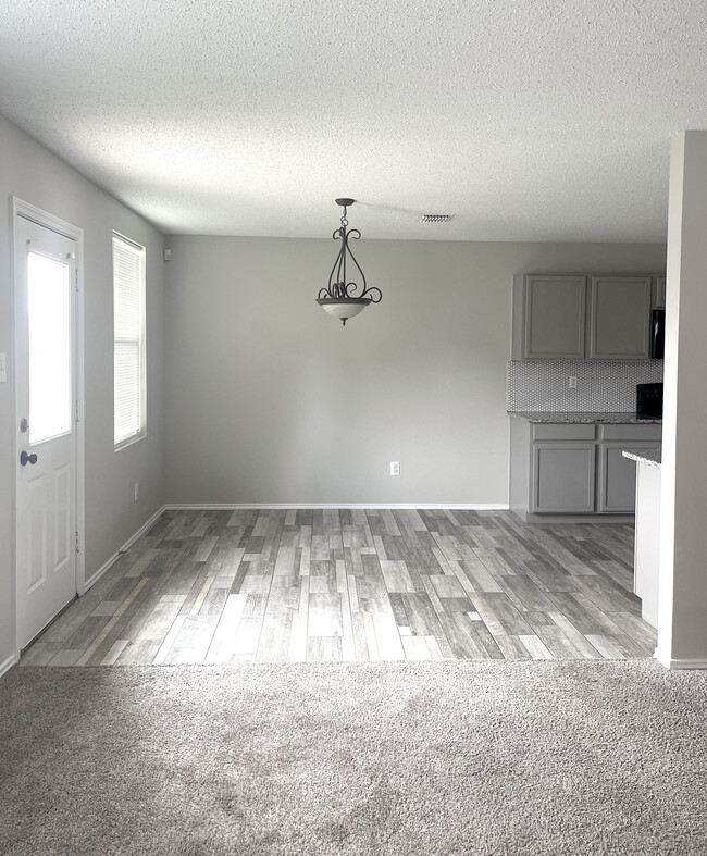 Living looking to back door/eat-In dining - 1419 Windy Meadows Dr