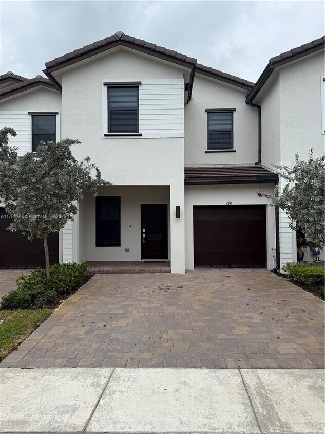Foto principal - 218 SW 159th Dr
