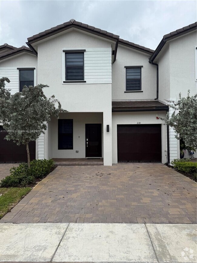 Building Photo - 218 SW 159th Dr