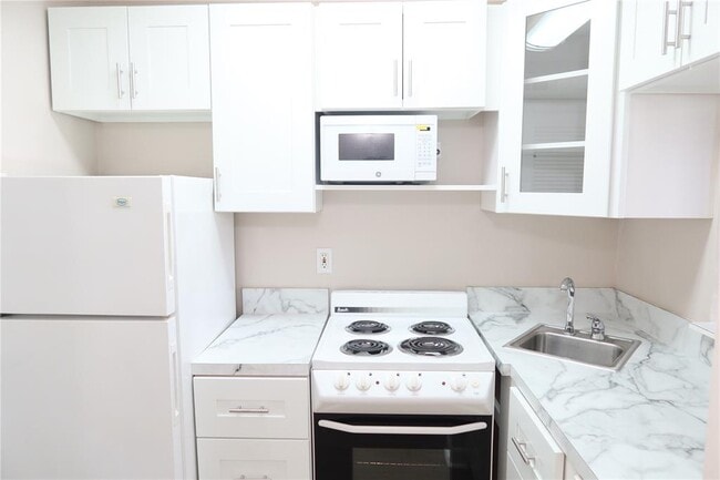 Building Photo - 1010 SE 15th St