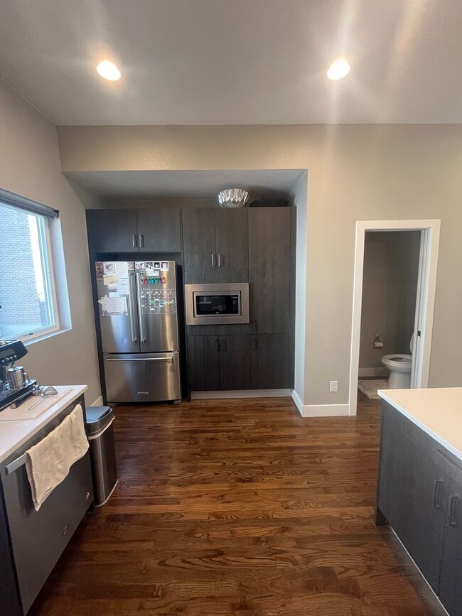 Building Photo - 2 Bed, 1 Bath Townhouse with Roof Top Deck