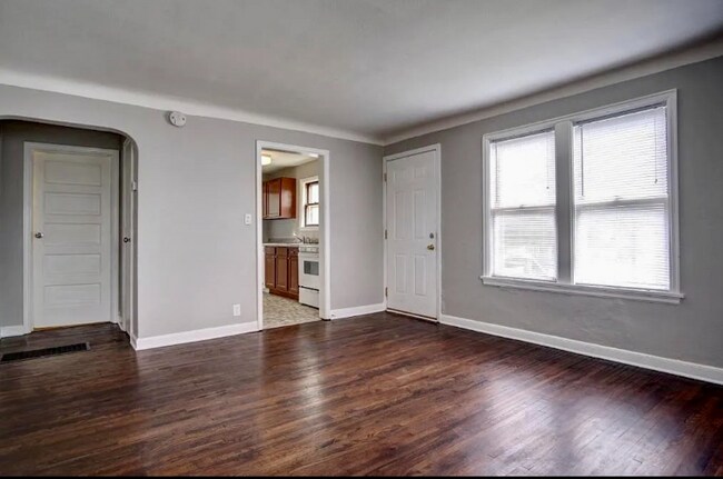 Building Photo - 383 N Dewey St