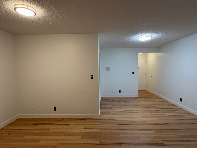 Foto del edificio - 392 S Main St