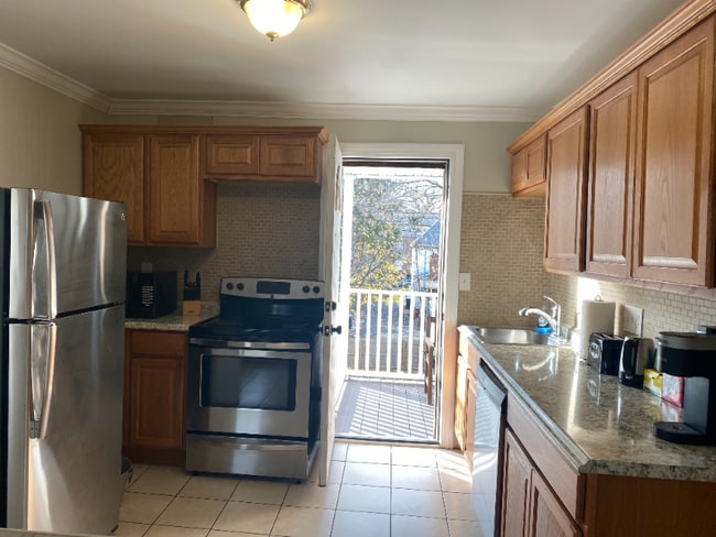 Building Photo - 105-107-107 Evergreen Ave