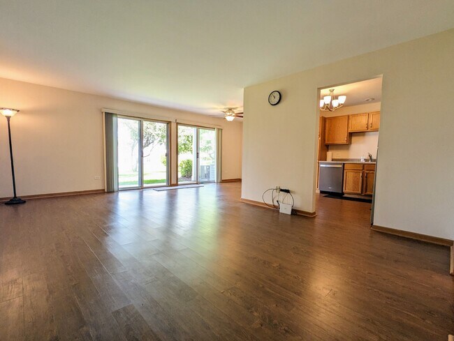 Foto del edificio - 66 Beechmont Ct