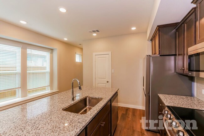 Building Photo - 2529 Dulaney Dr