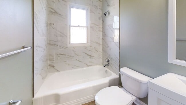 Building Photo - Aberdeen - 3 and 1 baths Available!