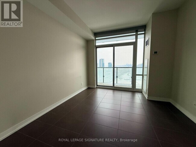 Building Photo - 170 Fort York Blvd