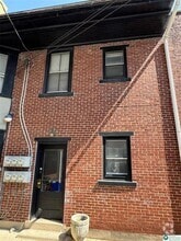 Building Photo - 636 N New St