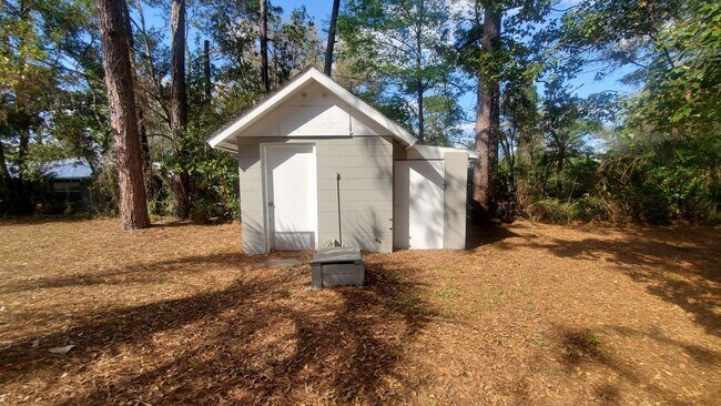 Foto del edificio - Large 3 Bedroom, 2.5 Bath with large Den and Family Room in Rainbows End, Dunnellon, FL