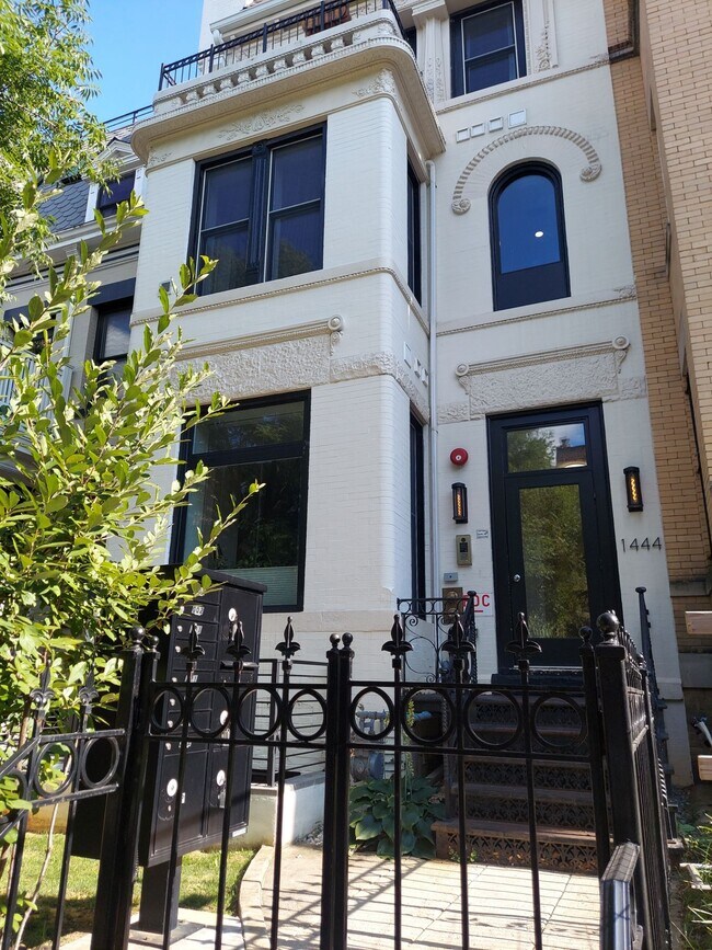Building Photo - 1444 Harvard St NW
