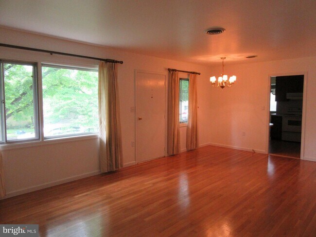 Building Photo - 209 Shenandoah Ave