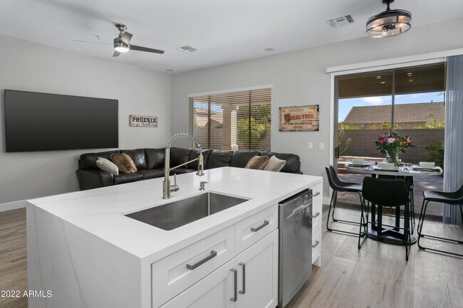 Foto del edificio - 7725 E Journey Ln