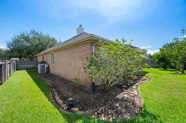 Foto del edificio - 11402 Bucks Bridge Ln