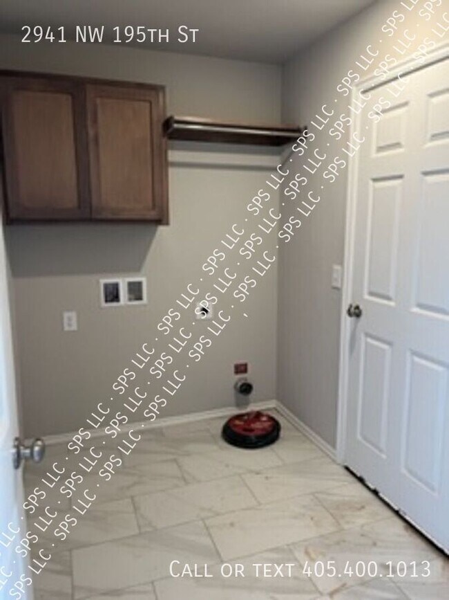 Foto del edificio - 2941 NW 195th St