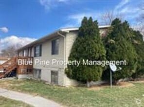 Building Photo - 411 Gladstone St