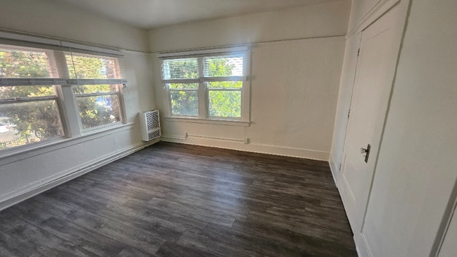 Building Photo - 1330 W 11th St
