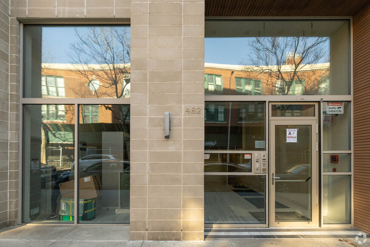 Entrance - 482 Franklin Ave