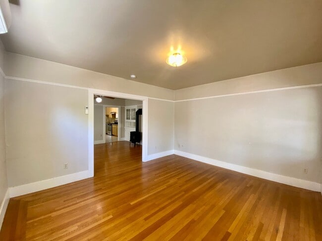 Building Photo - 926-932 35