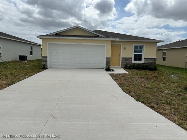 Foto del edificio - 1825 Grand Ridge St