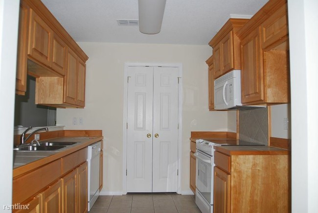 Building Photo - 3 br, 2 bath House - 15 Periwinkle Ln