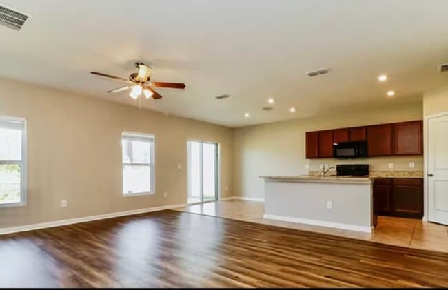 Building Photo - 1283 Haines Dr