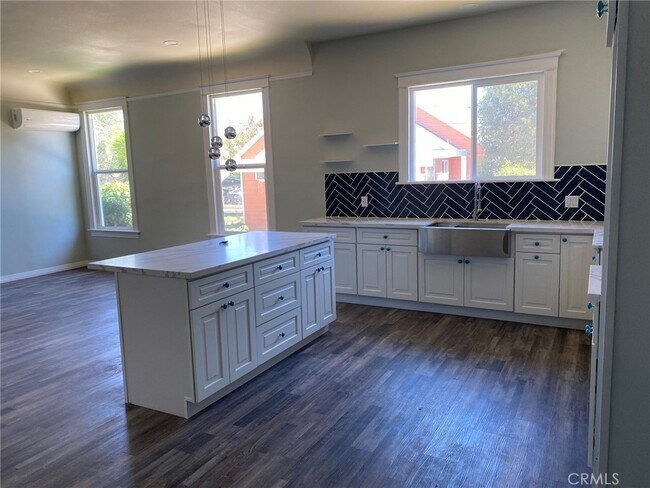 Foto del edificio - 7084 Canyon Rd