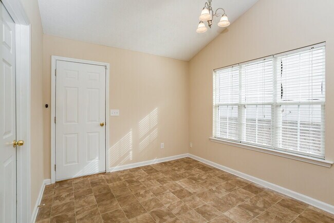 Foto del edificio - 325 Grover Turner Way