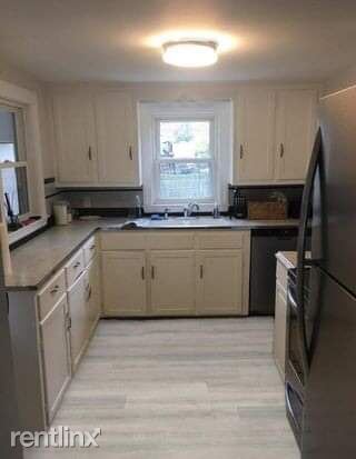 Foto principal - 3 br, 2 bath House - 183 Plain St