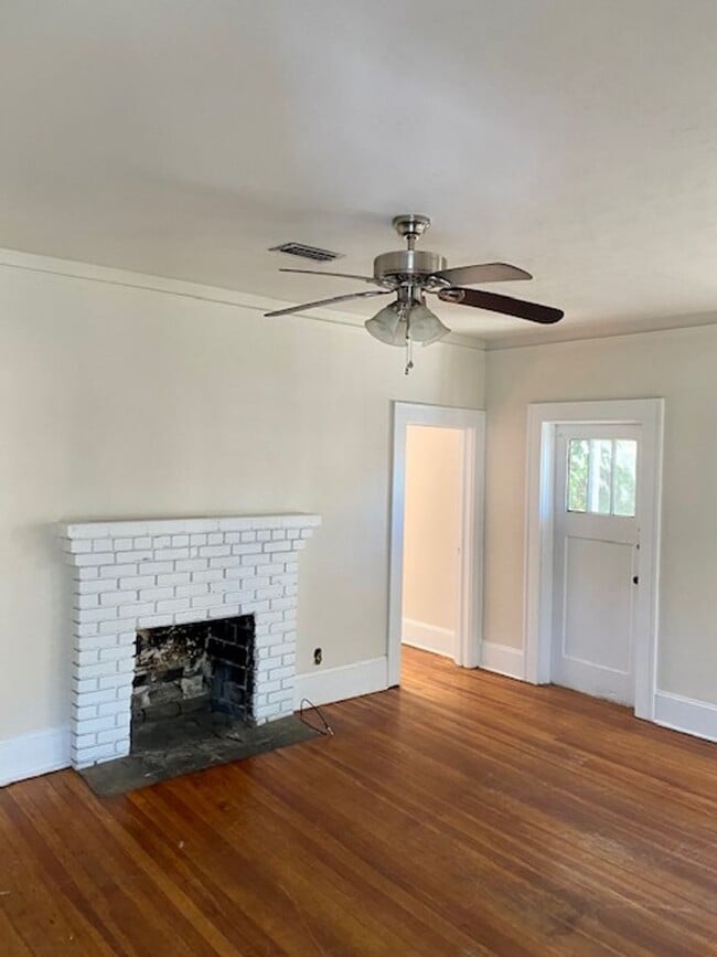 Photo - Great 3/1 Home Walk to UF with Yard & Pets...