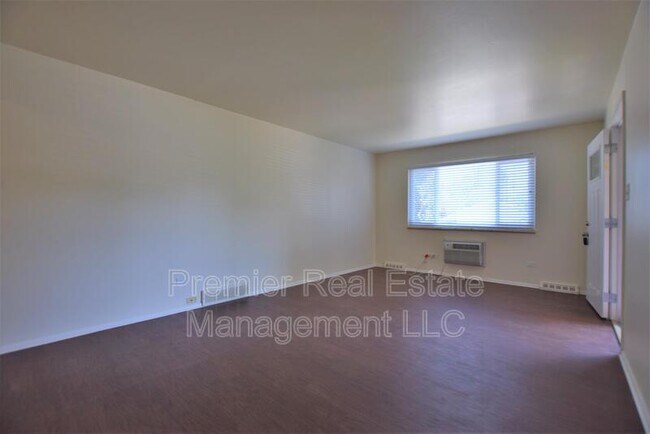 Foto del edificio - 1885 S Clermont St