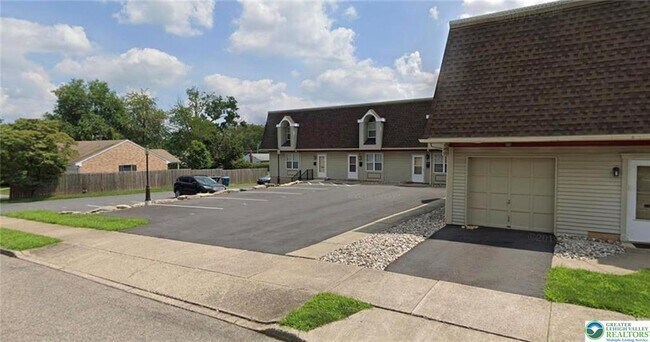 Foto del edificio - 1410 Primrose Ln