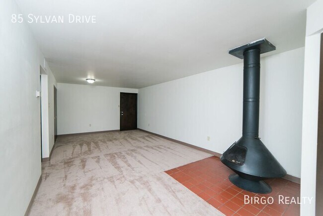 Building Photo - No Rent Payments Until January 2025 PLUS $...