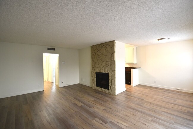 Building Photo - 14710
