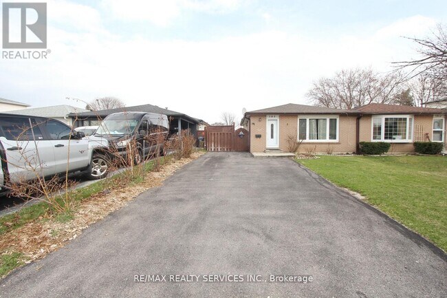 Building Photo - 185 Earnscliffe Cir