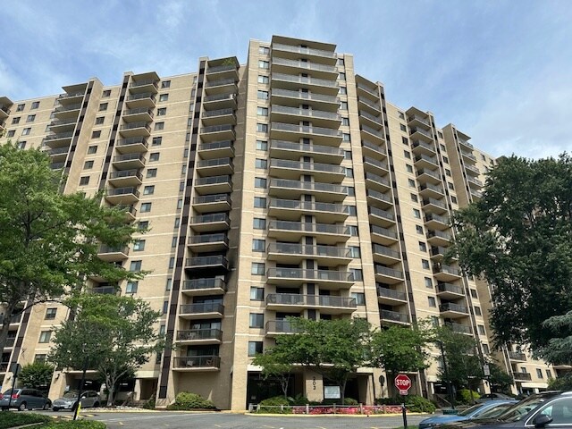 Foto del edificio - 203 Yoakum Pkwy
