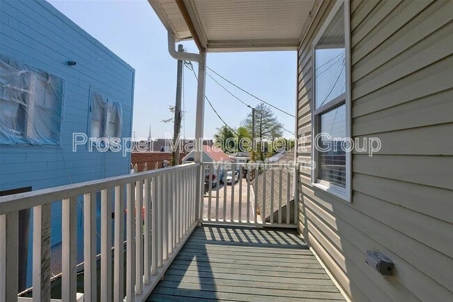 Building Photo - 86 Romney St