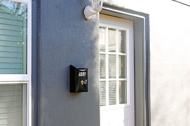 Building Photo - 502 Stonehenge Ave