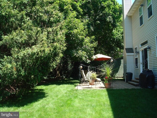 Building Photo - 520 N Edgemont St