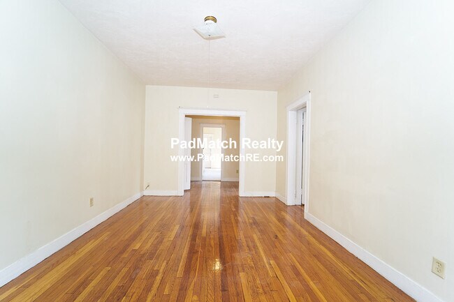 Building Photo - 170 Kelton St