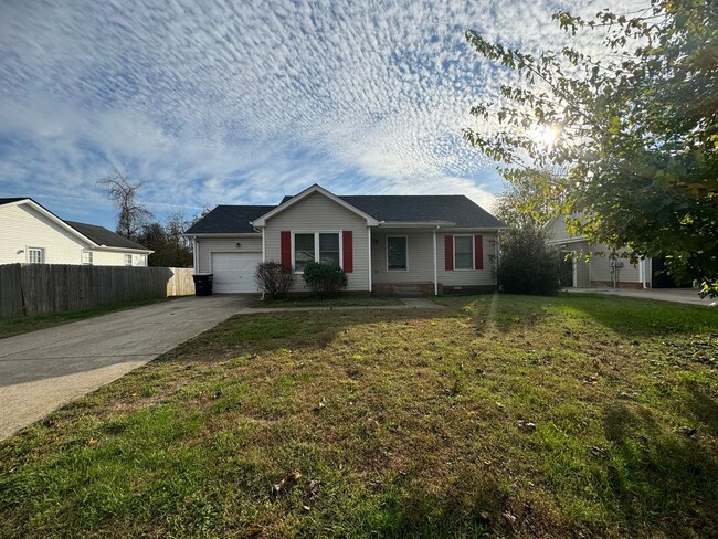 Building Photo - Charming Single Family Home in Clarksville