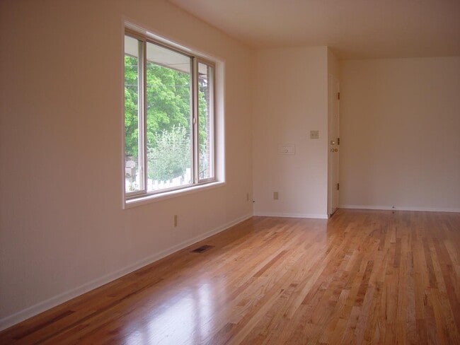 Living Room - 3312 Columbia St