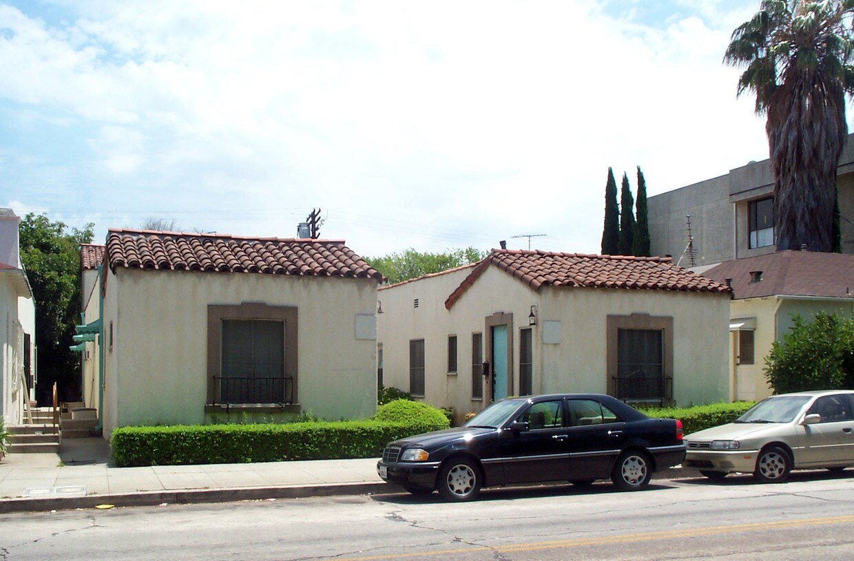 Primary Photo - 1122 S Doheny Dr
