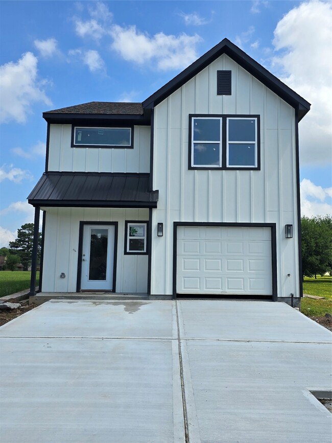 Building Photo - 12961 Orion Ct E